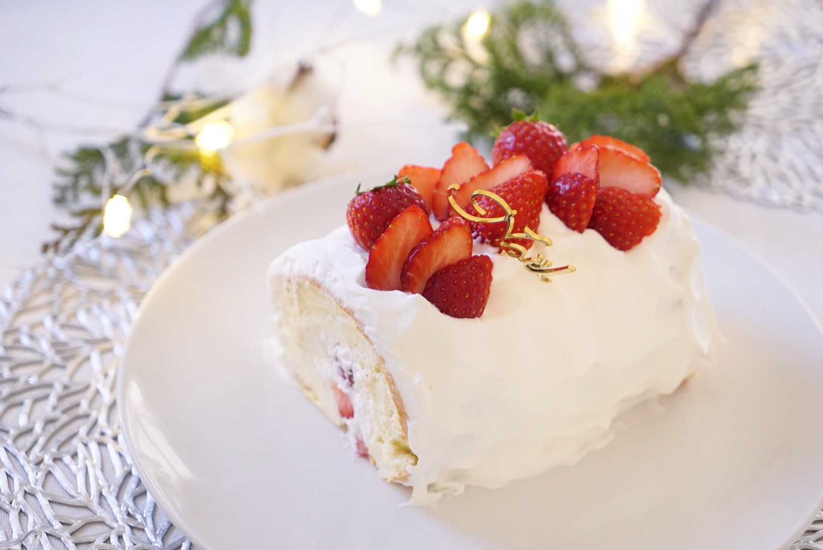いちごのブッシュドノエル〜材料5つでグルテンフリーのクリスマスケーキ！